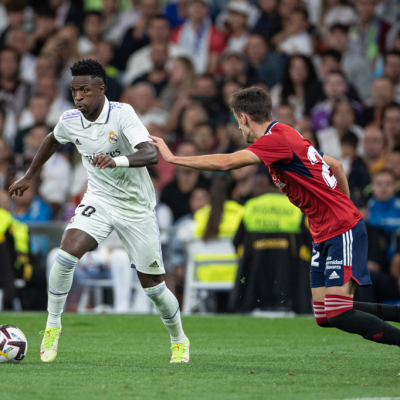 Madrid, LaLiga 2022-2023, Real Madrid CF-CA Osasuna, giocata allo stadio Santiago Bernabeu. Nella foto: Vinicius ed Aimar
