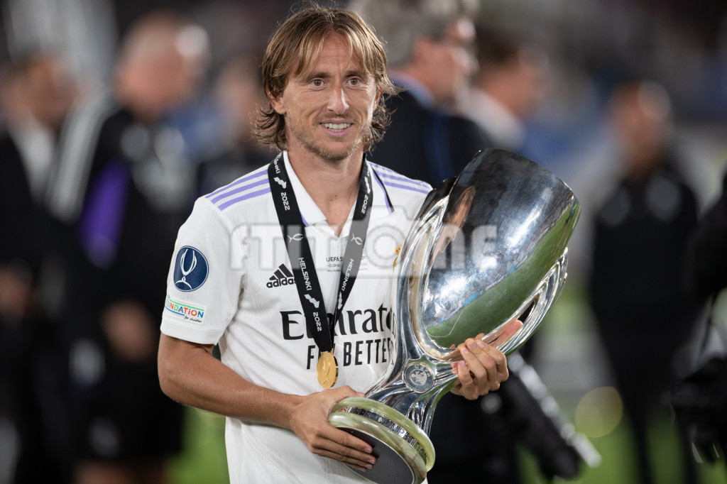 Luka Modric con la Supercopa de la UEFA