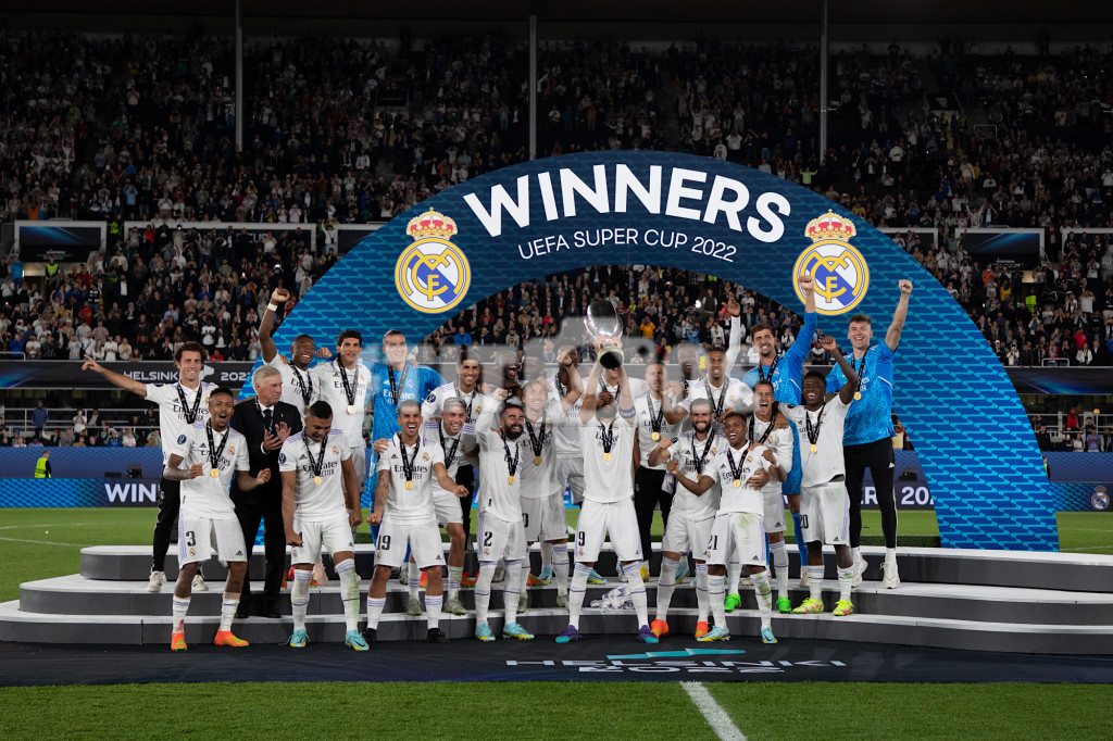 El Real Madrid levanta la Supercopa de la UEFA 2022